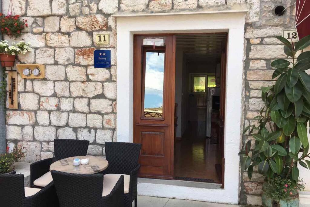 Apartman Knezovic Stari Grad  Exterior photo