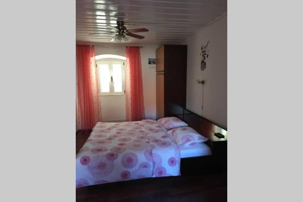 Apartman Knezovic Stari Grad  Exterior photo